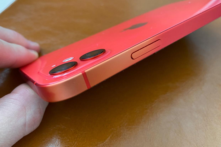 Minority of iPhone models experienced aluminum discoloration
